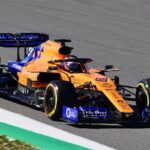 McLaren-F1-stall-orange-bil