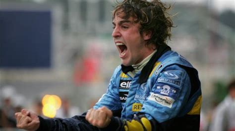 Fernando-Alonso-en-av-de-tva-forarna-i-Alpine-F1-team-nar-han-korde-i-Renault-F1