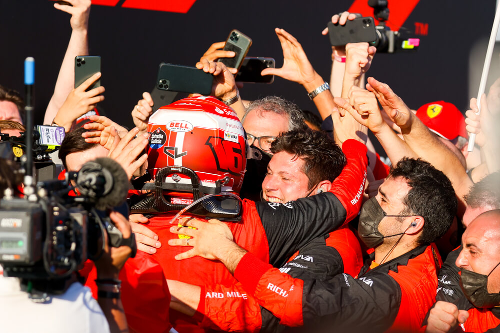 Ferrari-och-Leclerc-firar-vinst