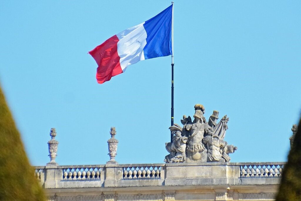 Fransk-flagga-pa-tak