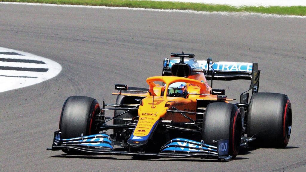 Daniel-Ricciardo-i-McLaren-bil