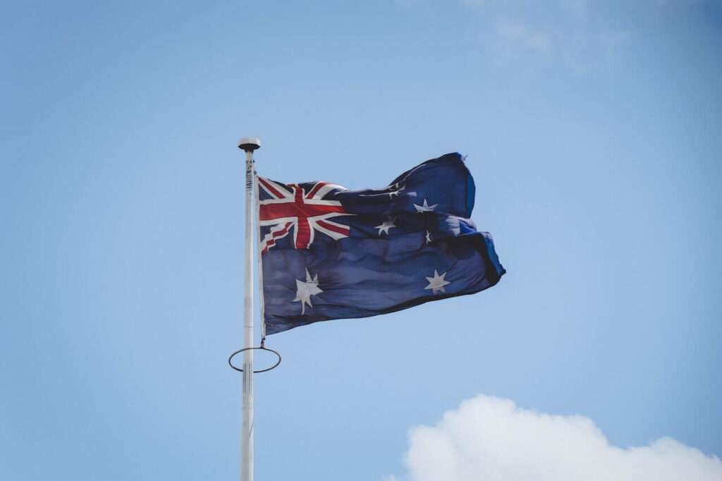 Australiensisk-flagga-mot-bla-himmel