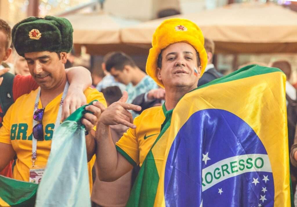 Feststamning-infor-Brasilien-Grand-Prix-2022-dar-man-hallar-upp-brasiliansk-flagga